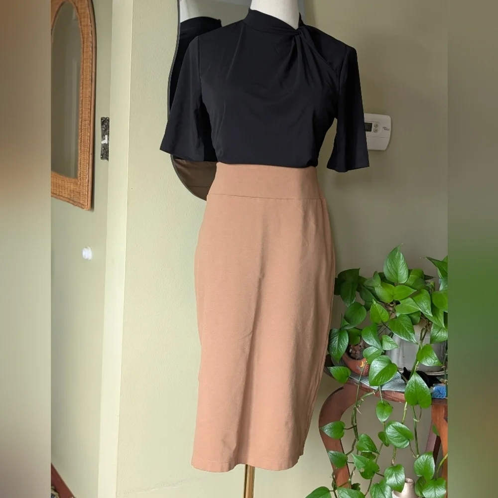 Nine West Women's Size XS Stretchy Tan Midi Skirt - Picture 9 of 9